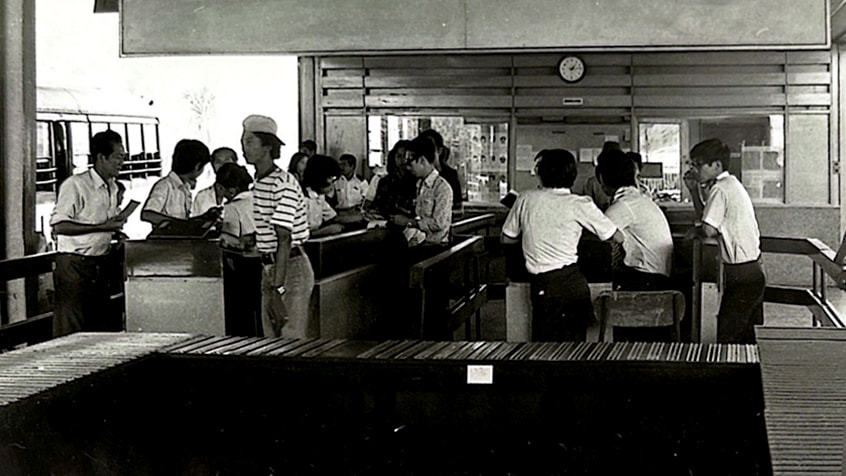 3 1968 bus hall