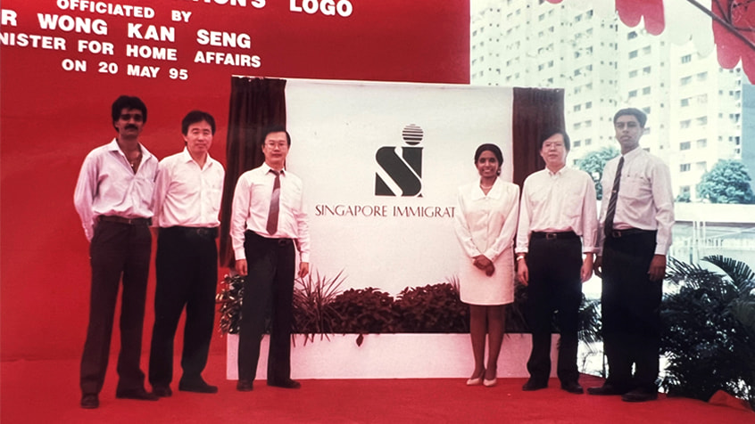 Unveiling SI logo in 1995
