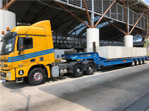 Concrete cig - lorry The Malaysia-registered lorry carrying a consignment of “concrete blocks”.