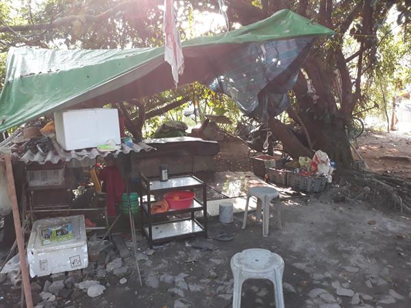 20190221-03 make-shift quarters in the cemetery