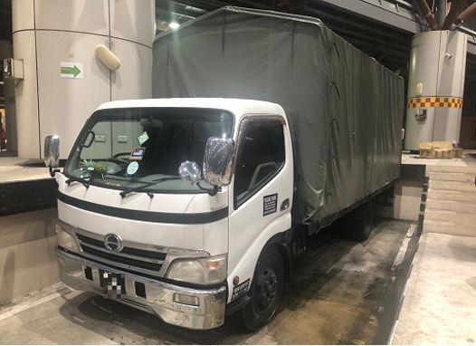 Second lorry carrying duty-unpaid cigarettes detected at Tuas Checkpoint. Picture 4