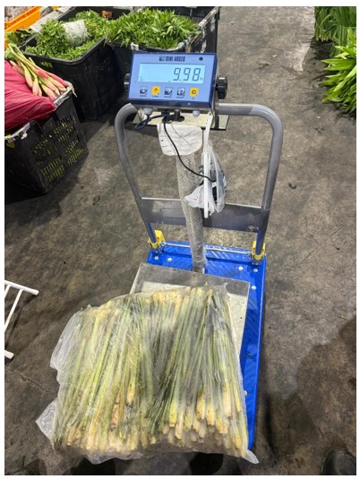 Produce is weighed and the total weight is tallied