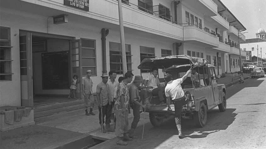 CED - 1966 - Customs & Excise officers leaving for a raid