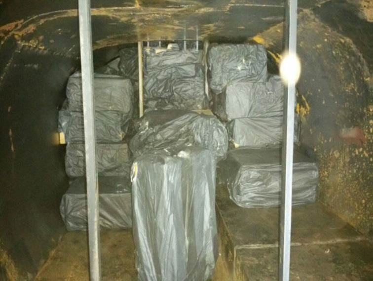 News_Releases_3Jun16_Photo_3_Bags_of_contraband_cigarettes_found_inside_bowser_tank